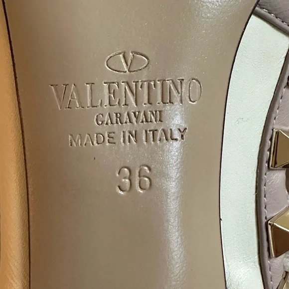 Valentino Garavani Rockstud Caged Leather Pump Ivory Poudre - Picture 2 of 15